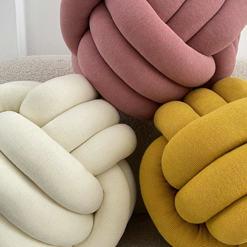 Avtoit | Knot Pillow