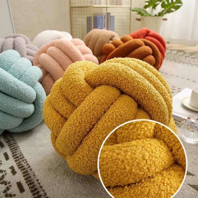 Avtoit | Throw Pillow - Cozy - Hand-Knotted Ball - Sheepskin
