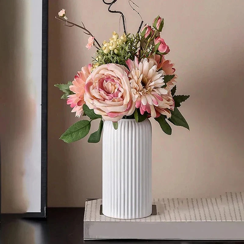 Avtoit | LineaForm Modern Ceramic Vase – Artistic Stripes Decoration