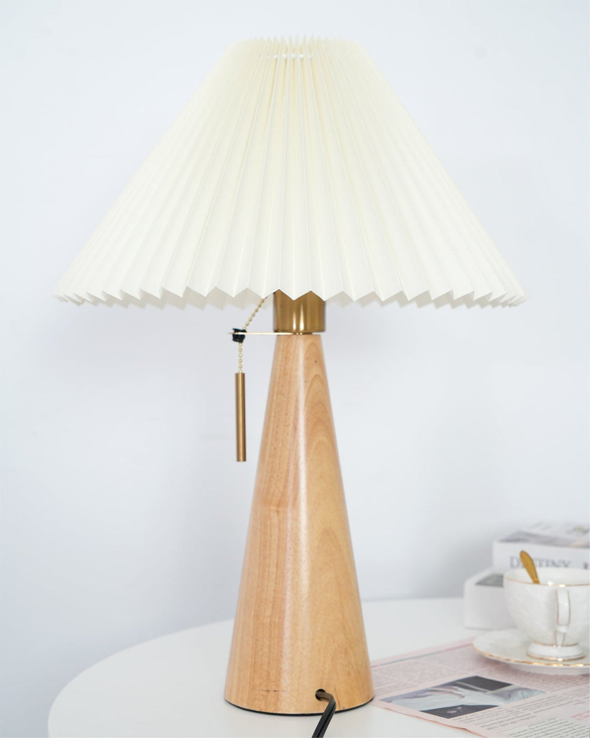 Avtoit | AntiqueRadiance – Elegant Wood and Metal Table Lamp