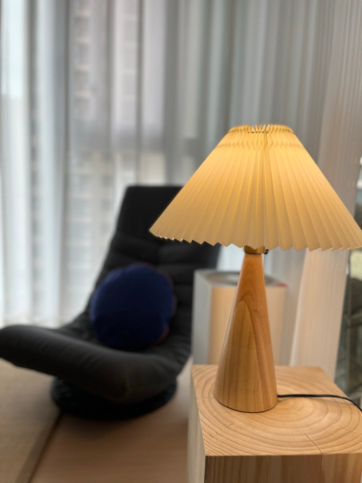 Avtoit | AntiqueRadiance – Elegant Wood and Metal Table Lamp