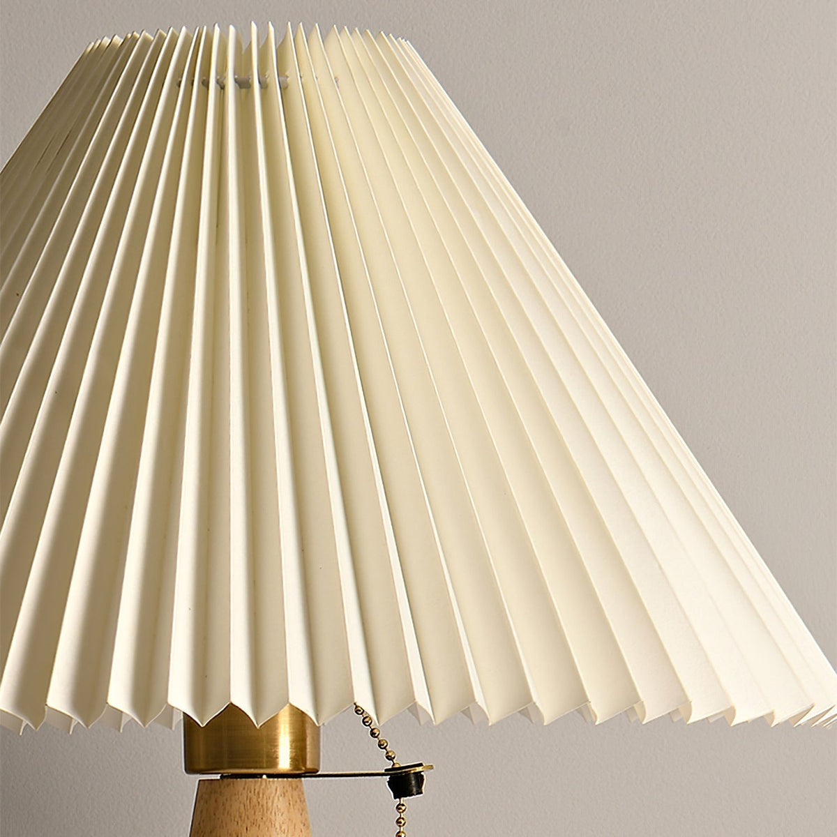 Avtoit | AntiqueRadiance – Elegant Wood and Metal Table Lamp