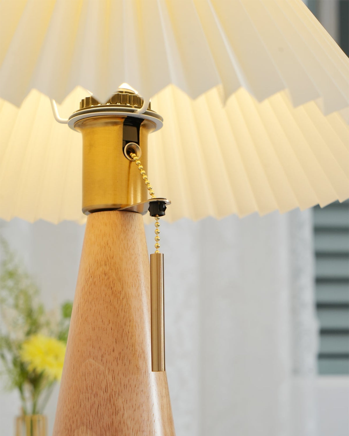 Avtoit | AntiqueRadiance – Elegant Wood and Metal Table Lamp