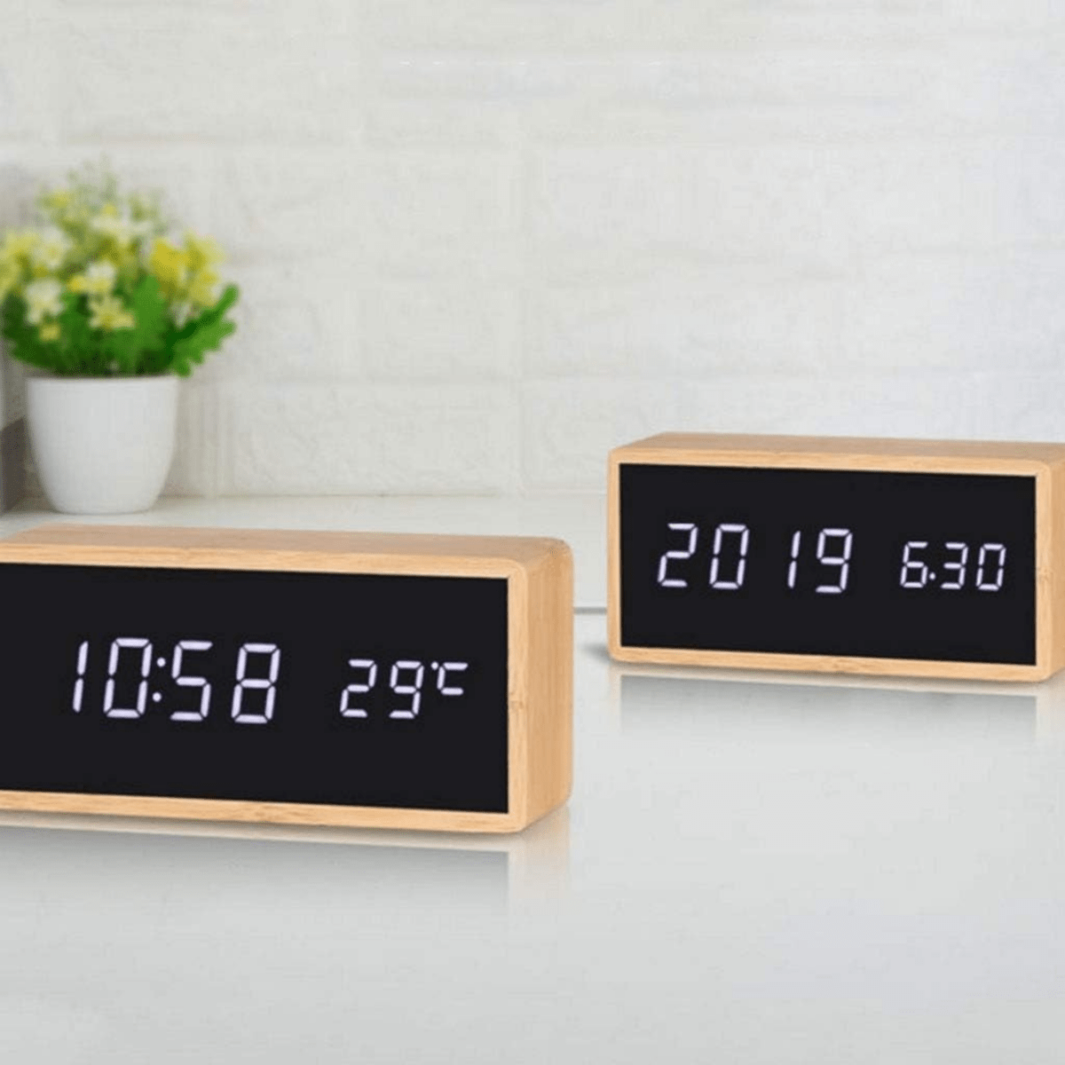 Avtoit | LED Bamboo Alarm Clock with Temperature Display & USB/Battery Operation