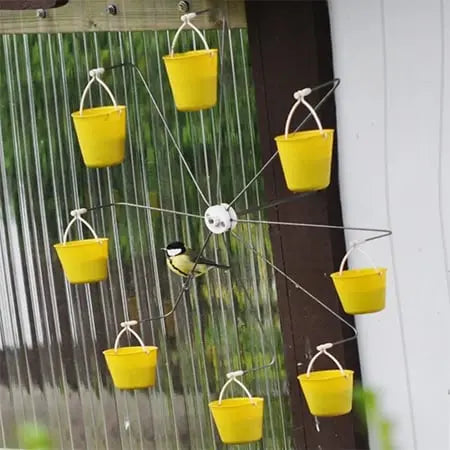 Avtoit | Bird feeder station in ferris wheel design