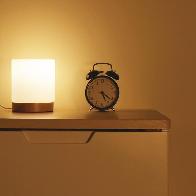 Avtoit | Minimalistic table lamp with touch function and 360° lighting