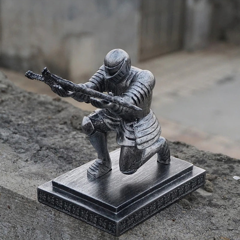 Avtoit | knight pen holder