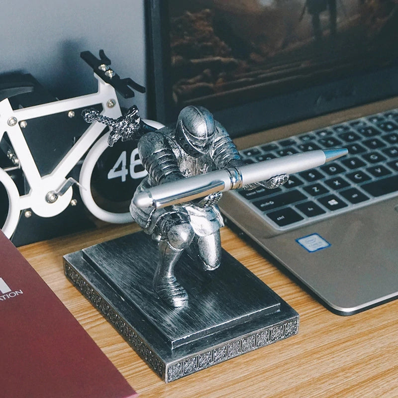 Avtoit | knight pen holder
