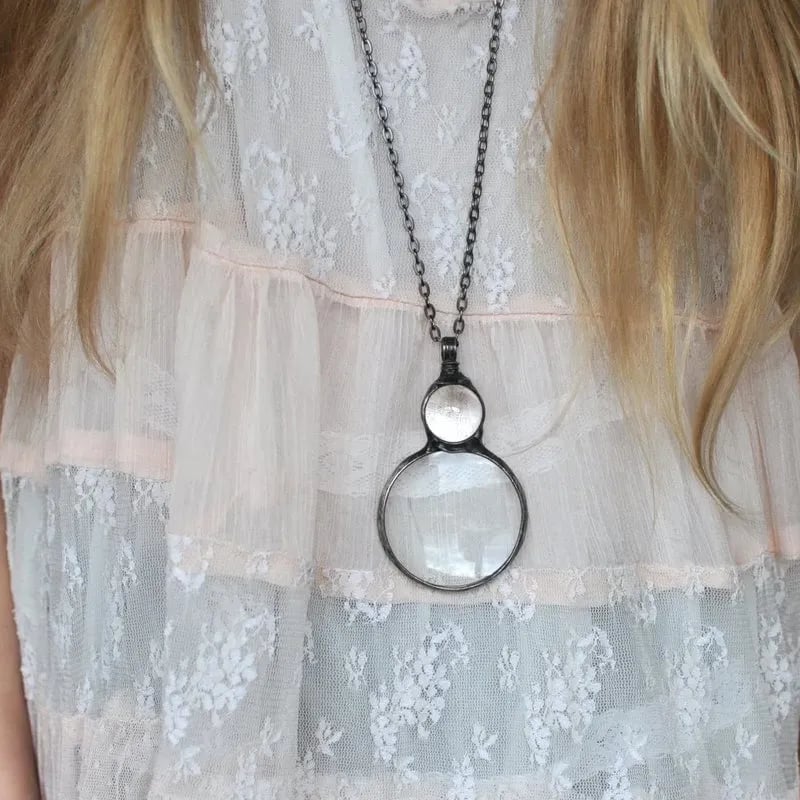 Avtoit | Necklace with magnifying pendant