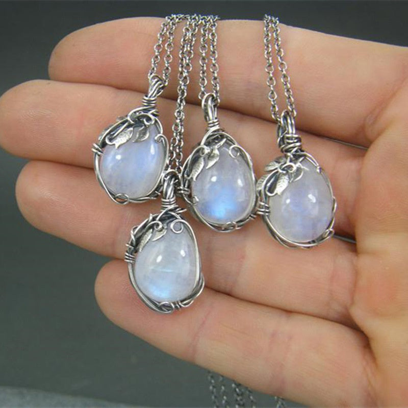 Avtoit | Retro Moonstone Necklace - Selene