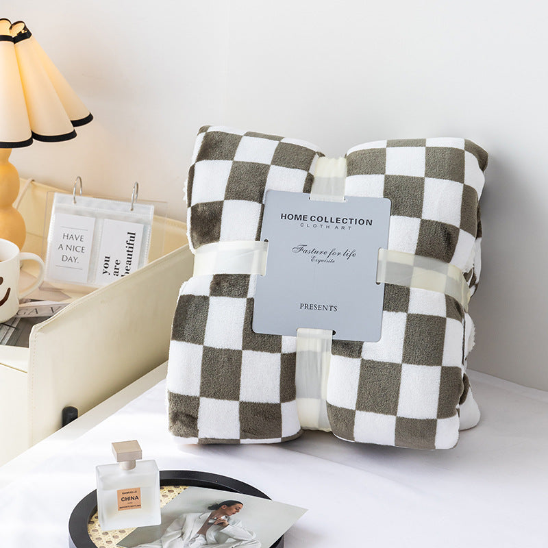 Avtoit | Stylish blanket in checkered pattern for your home