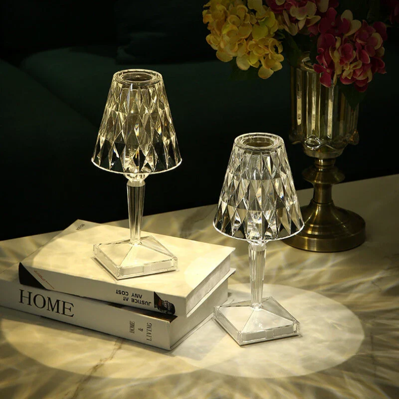 Avtoit | Chic Table Lamp with Crystal Design - CrystalLuxe