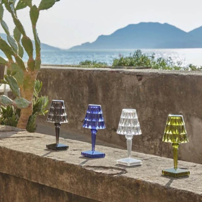 Avtoit | Chic Table Lamp with Crystal Design - CrystalLuxe