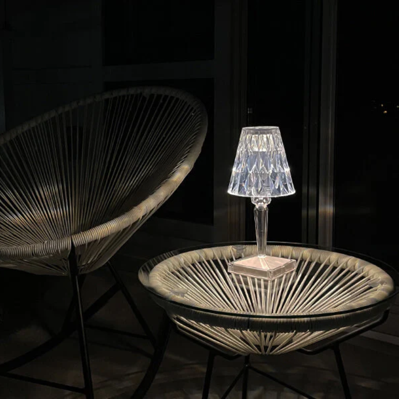 Avtoit | Chic Table Lamp with Crystal Design - CrystalLuxe