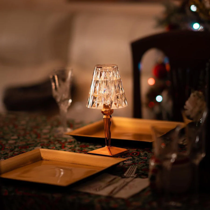 Avtoit | Chic Table Lamp with Crystal Design - CrystalLuxe