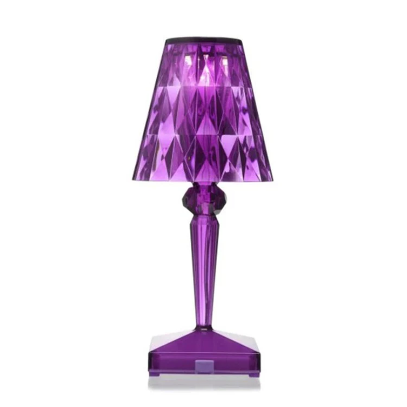 Avtoit | Chic Table Lamp with Crystal Design - CrystalLuxe