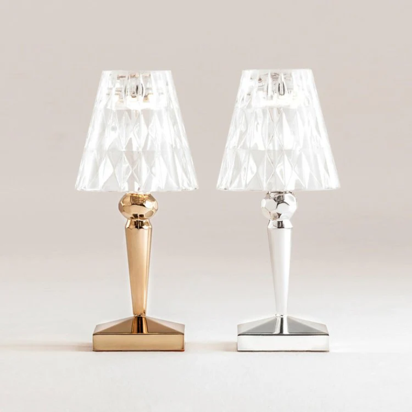 Avtoit | Chic Table Lamp with Crystal Design - CrystalLuxe