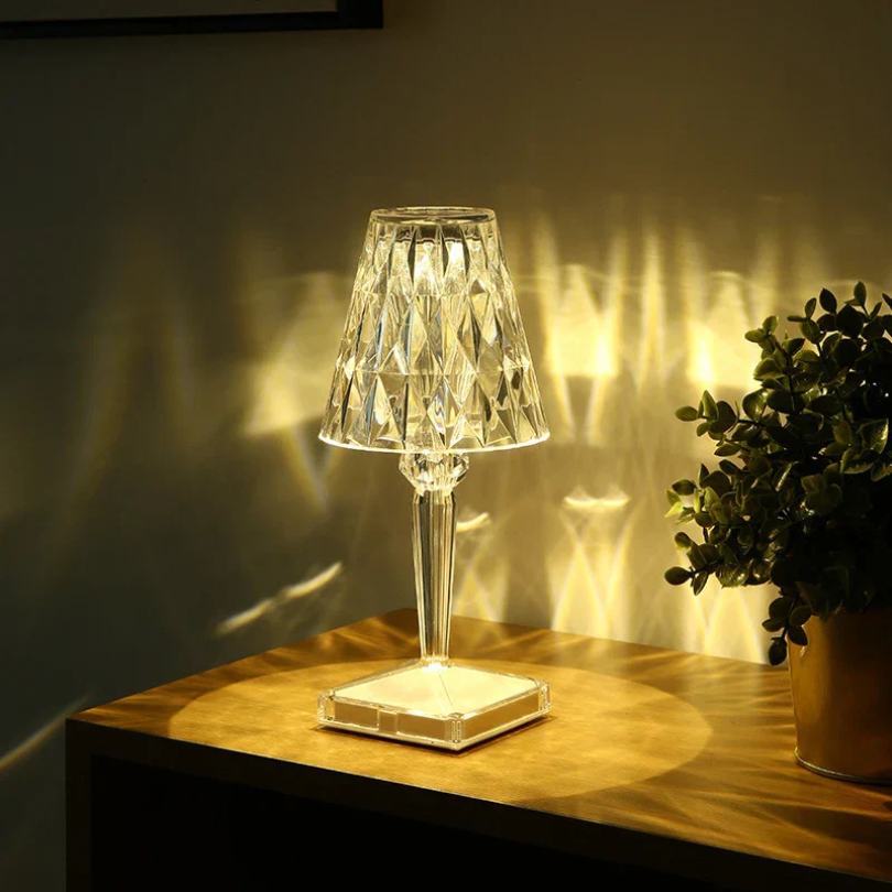 Avtoit | Chic Table Lamp with Crystal Design - CrystalLuxe