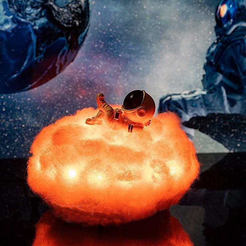 Avtoit | Cloud Astronaut Lamp