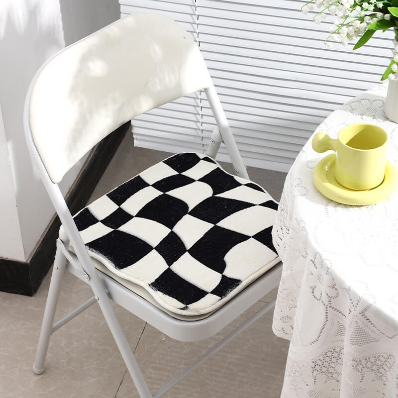 Avtoit | Curvy Checker Mini Tufted Carpet