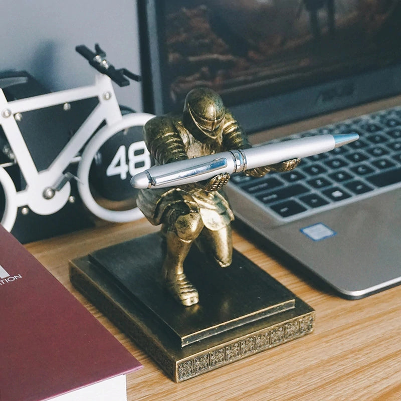 Avtoit | knight pen holder