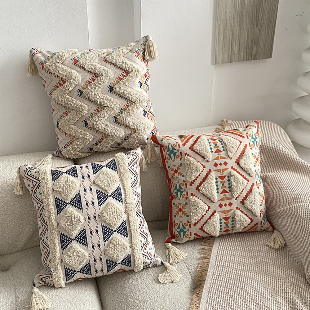 Avtoit | Moroccan inspired decorative throw pillow with tassel