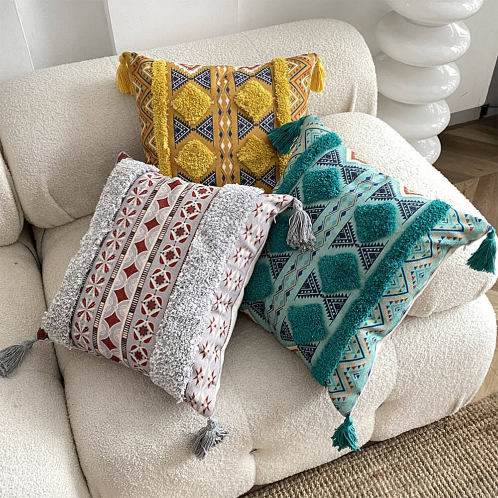 Avtoit | Moroccan inspired decorative throw pillow with tassel