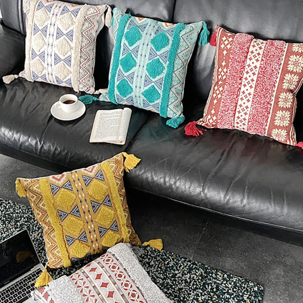 Avtoit | Moroccan inspired decorative throw pillow with tassel