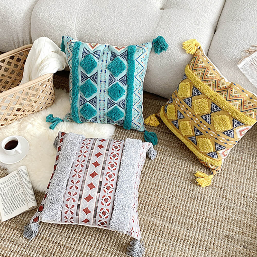 Avtoit | Moroccan inspired decorative throw pillow with tassel