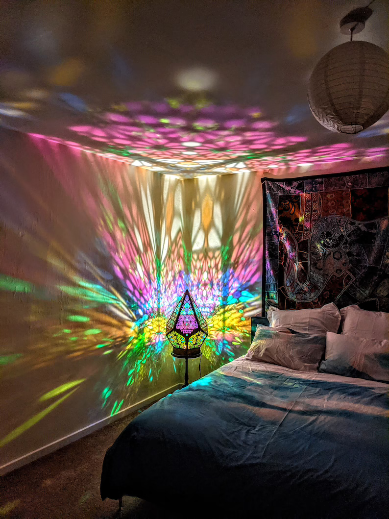 Avtoit | Glass-In-Leaded Style LED Table Lamp - LumiAura