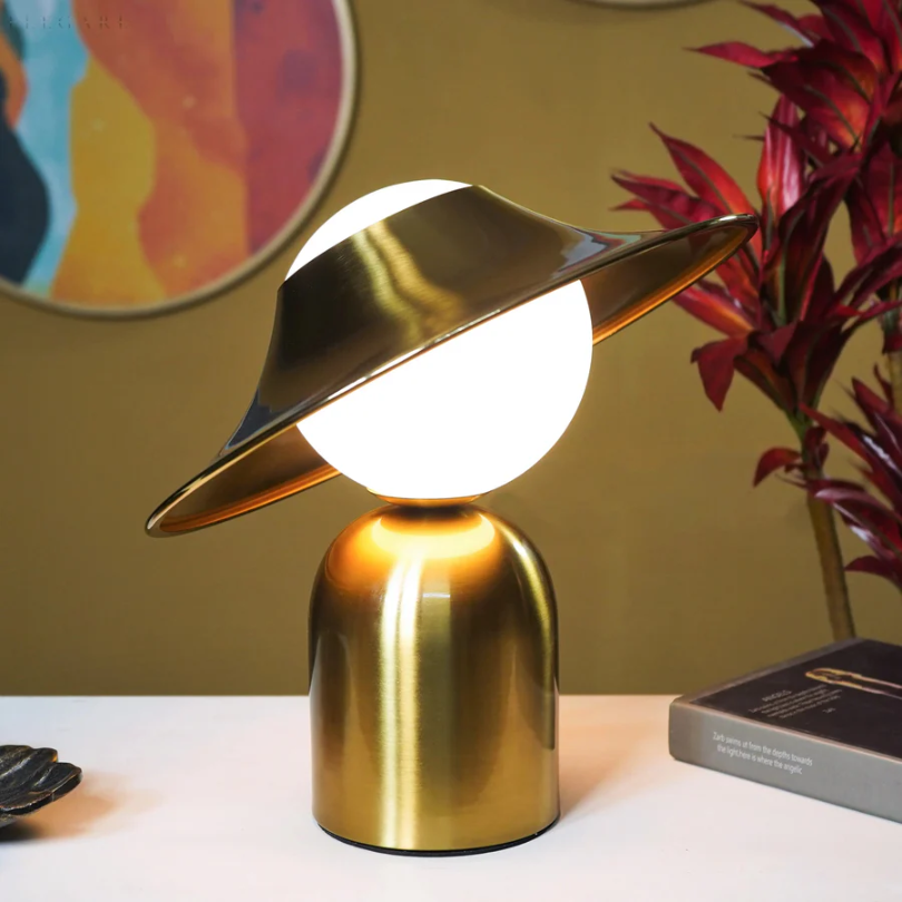 Avtoit | GoldAura Metal Table Lamp - Luxurious Design