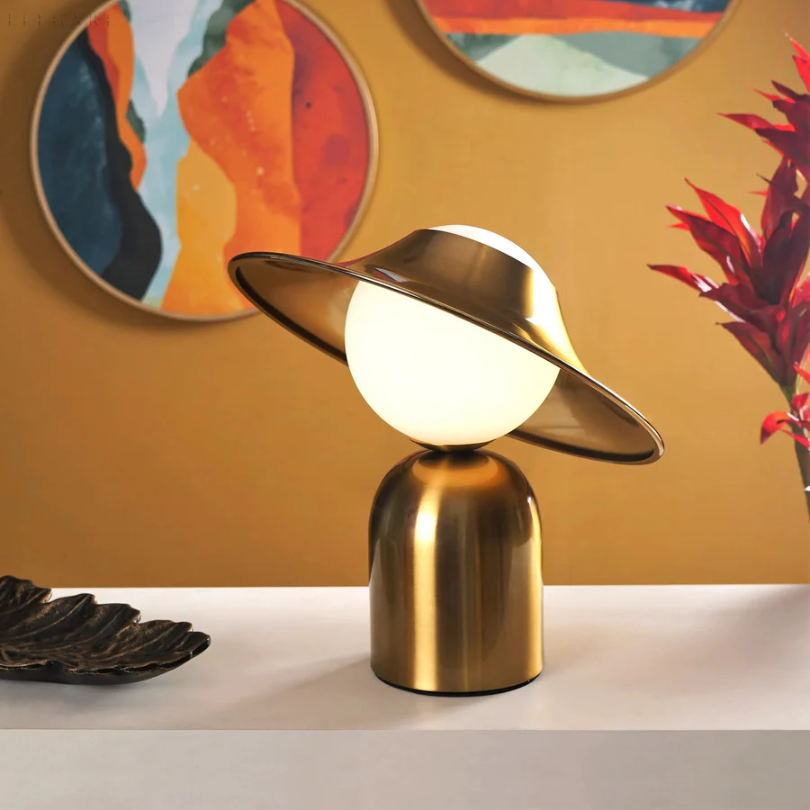 Avtoit | GoldAura Metal Table Lamp - Luxurious Design
