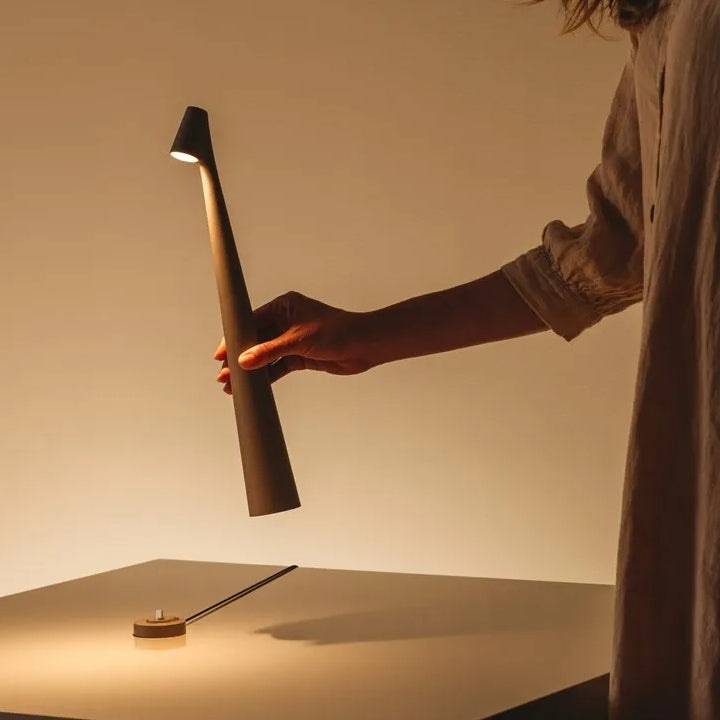 Avtoit | Sculpting table lamp