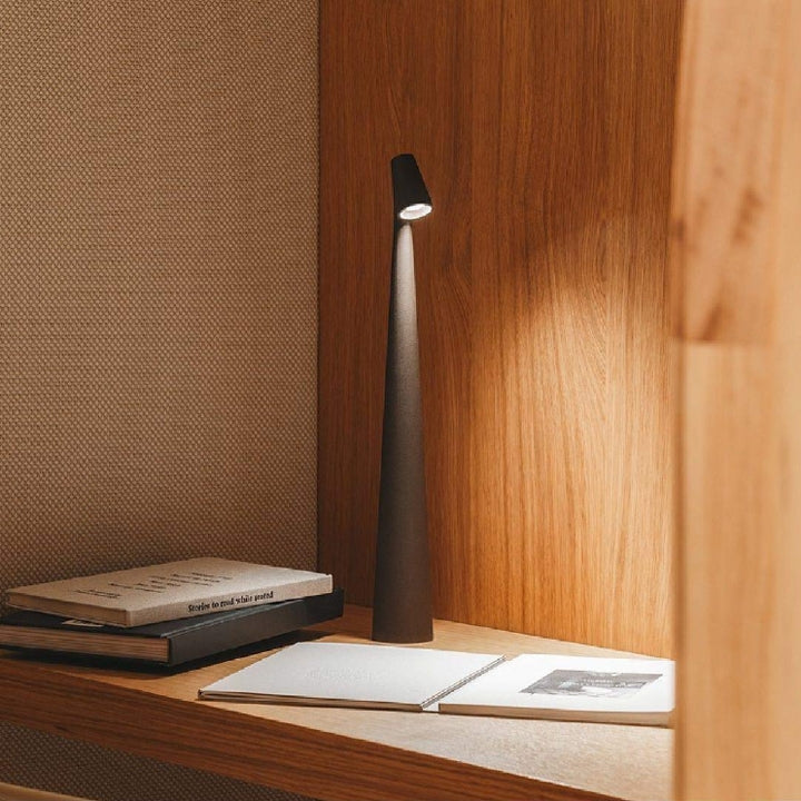 Avtoit | Sculpting table lamp