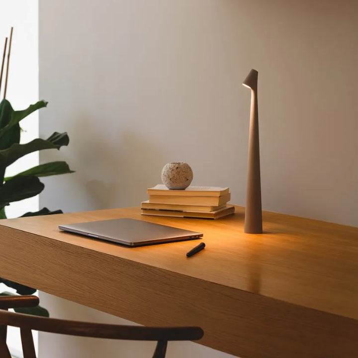 Avtoit | Sculpting table lamp
