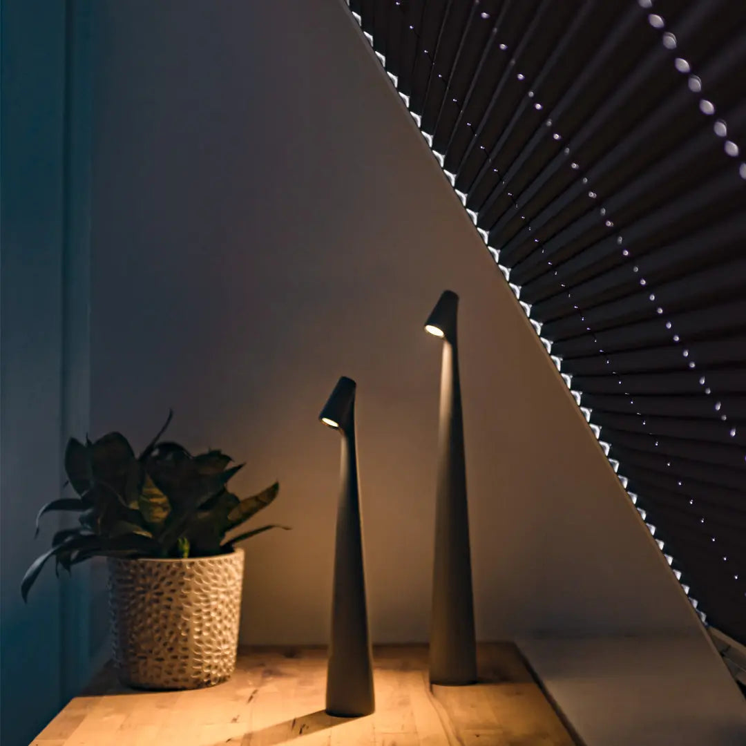 Avtoit | Wireless LED lamp in minimalist design | Table lamp
