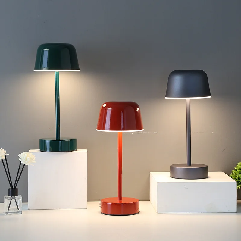 Avtoit | PRISMA PULSE FLARE – Dynamic LED Table Lamp