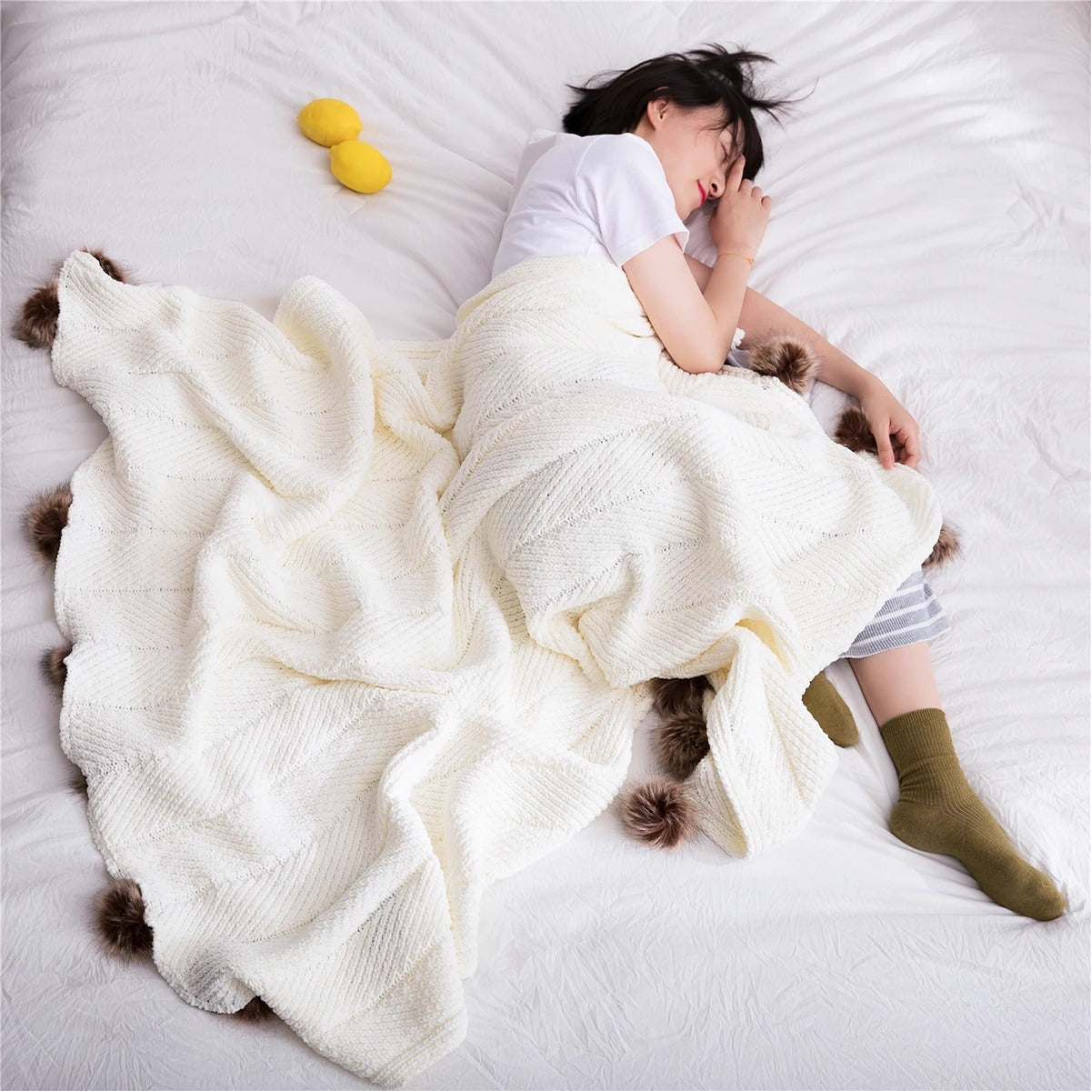 Avtoit | KnitPom - Adorable Pompon Chenille Blanket