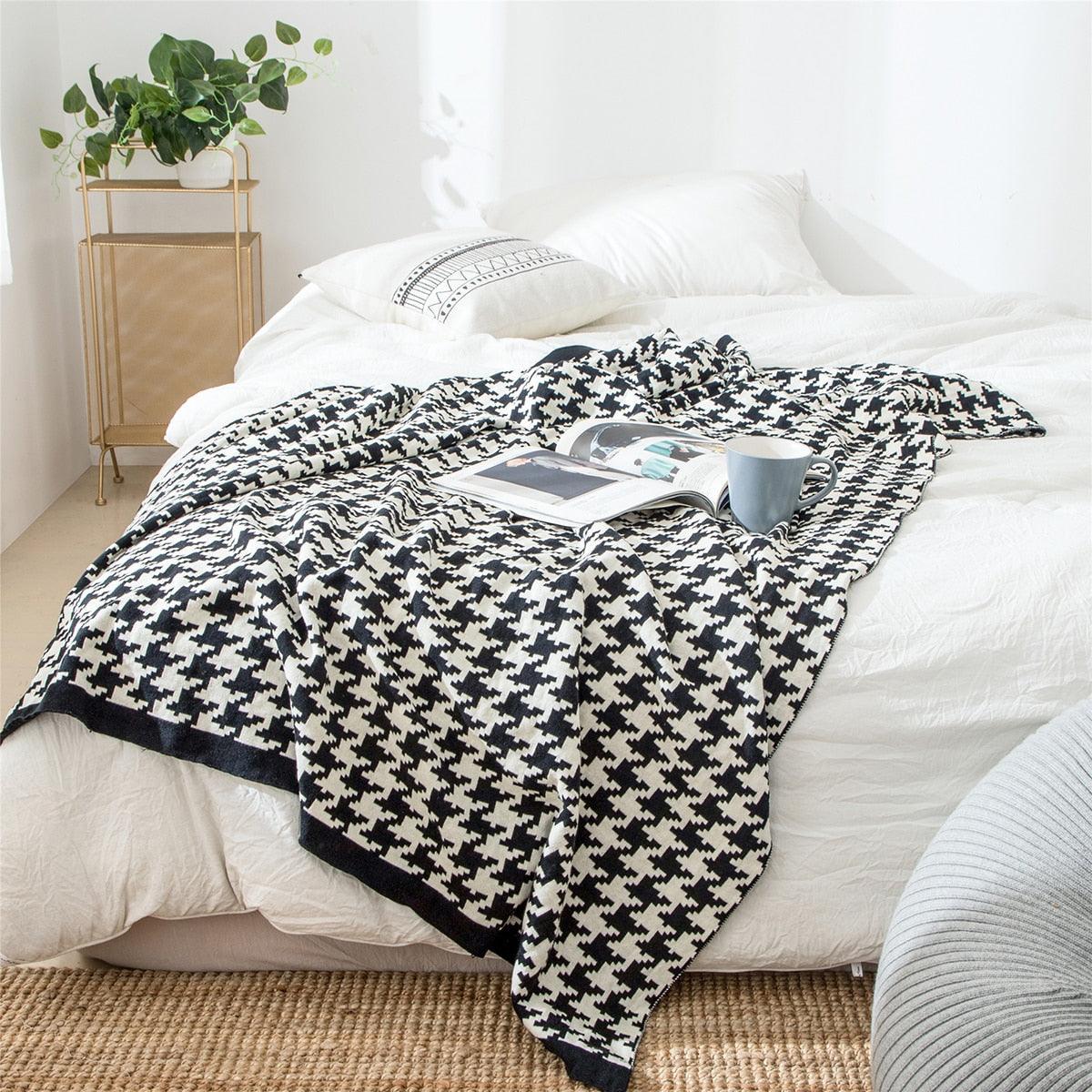 Avtoit | PlaidLuxe Houndstooth Throw Blanket | Checked Design | Soft & Cozy | Various Sizes