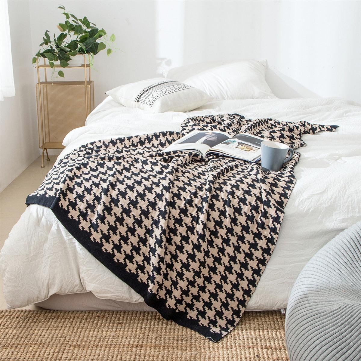 Avtoit | PlaidLuxe Houndstooth Throw Blanket | Checked Design | Soft & Cozy | Various Sizes