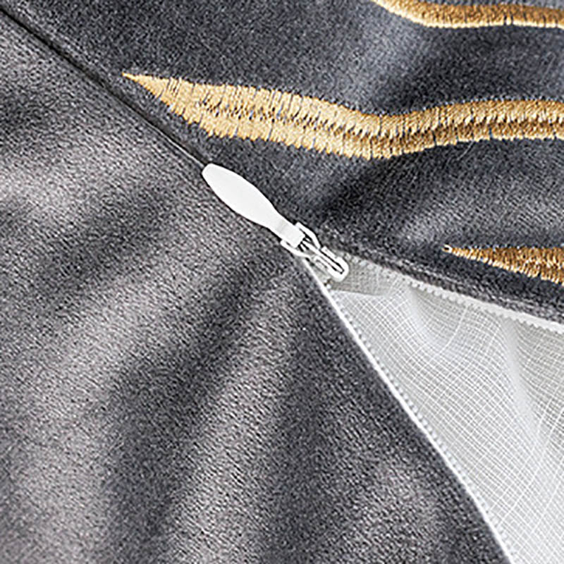 Avtoit | The gilded luxury velvet cushion cover