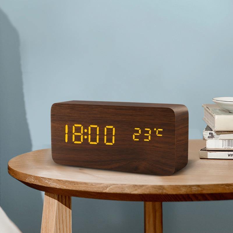 Avtoit | LED alarm clock in wooden cube shape