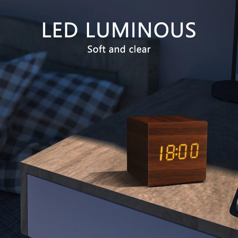 Avtoit | LED alarm clock in wooden cube shape