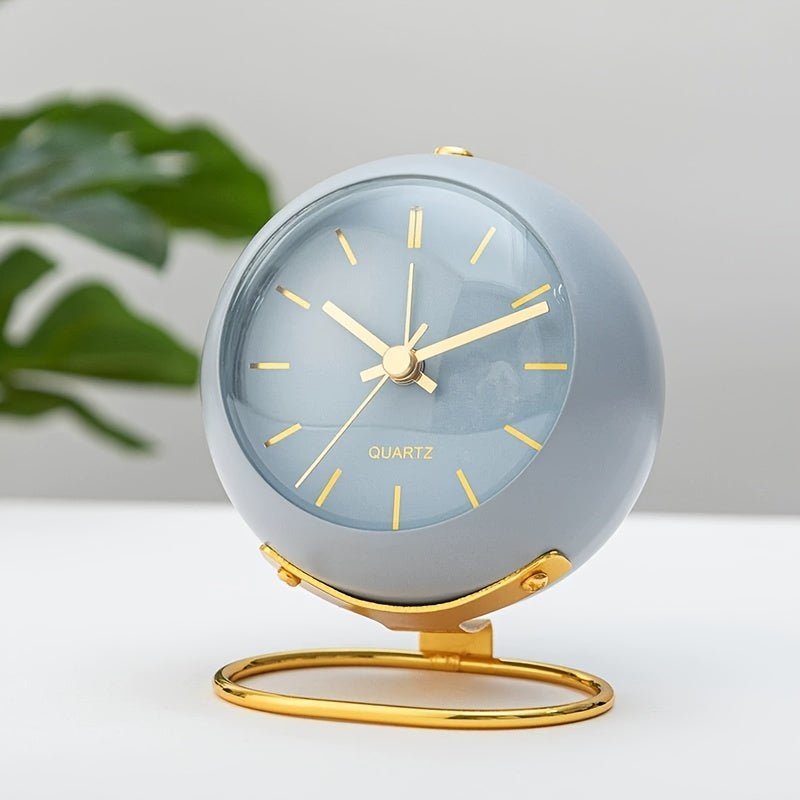 Avtoit | Buzzley Retro Silent Alarm Clock – Vintage Metal Analogue Clock with Night Light