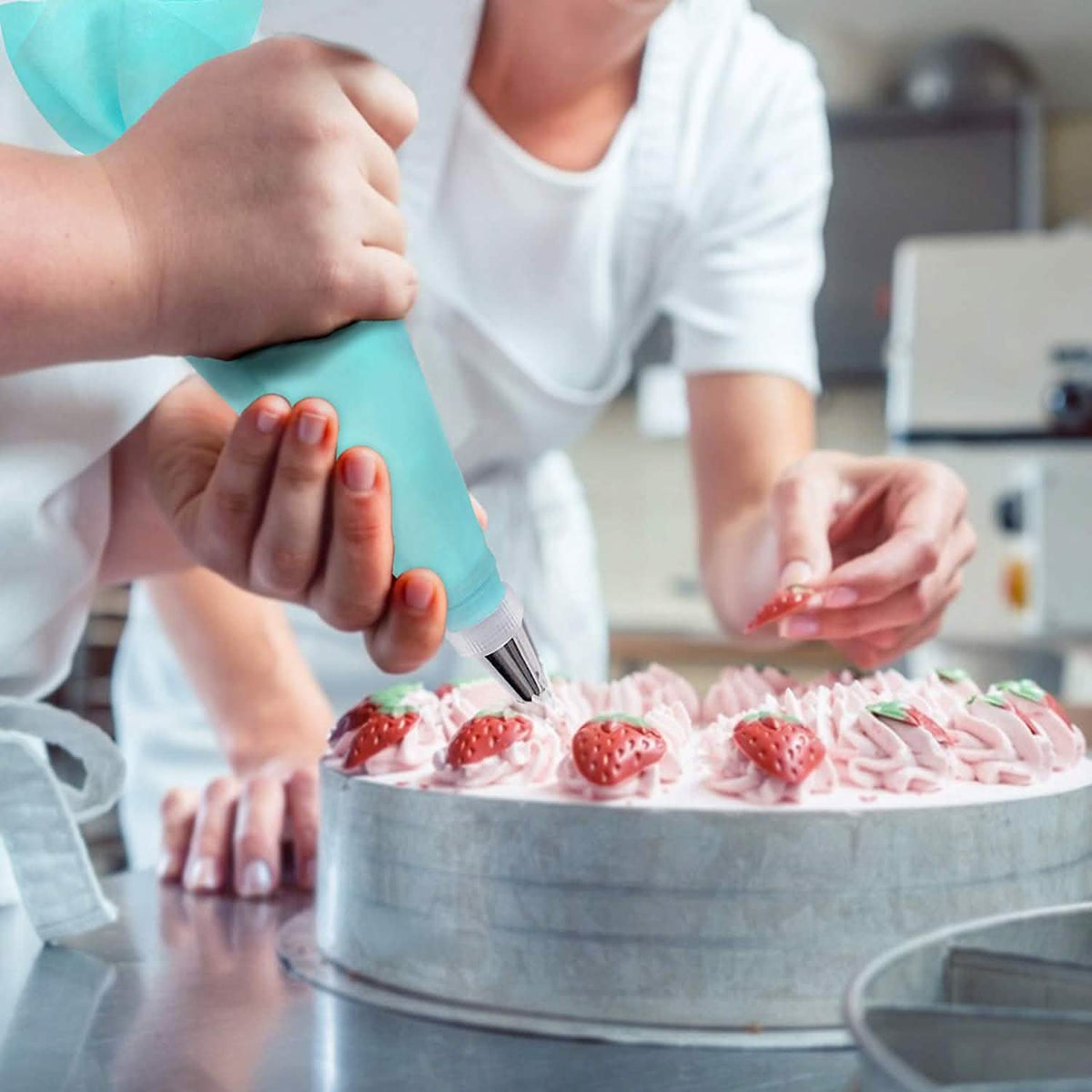 Avtoit | Reusable Cake Piping Bags and Nozzles Set