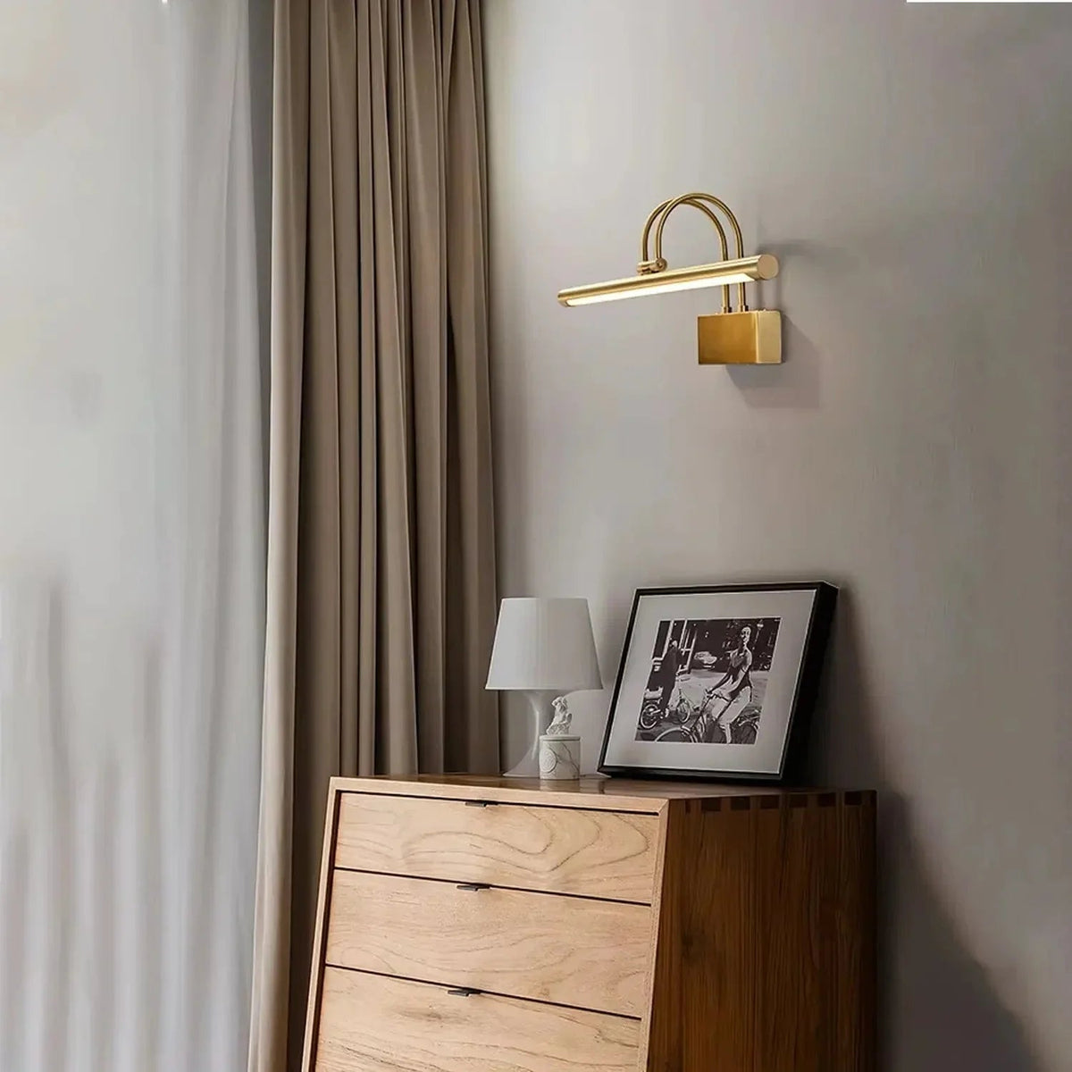 Avtoit | Modern Minimalistic Picture Light