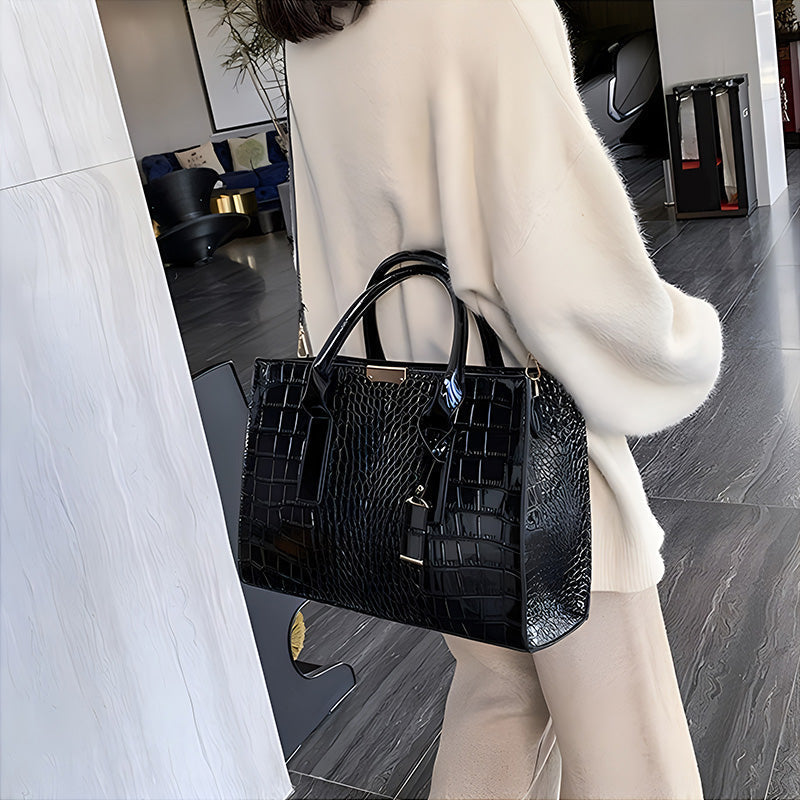Avtoit | Bag with crocodile embossing.