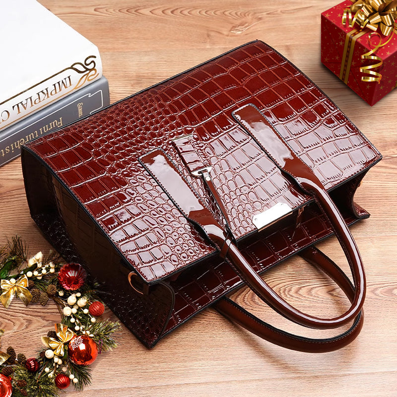 Avtoit | Bag with crocodile embossing.