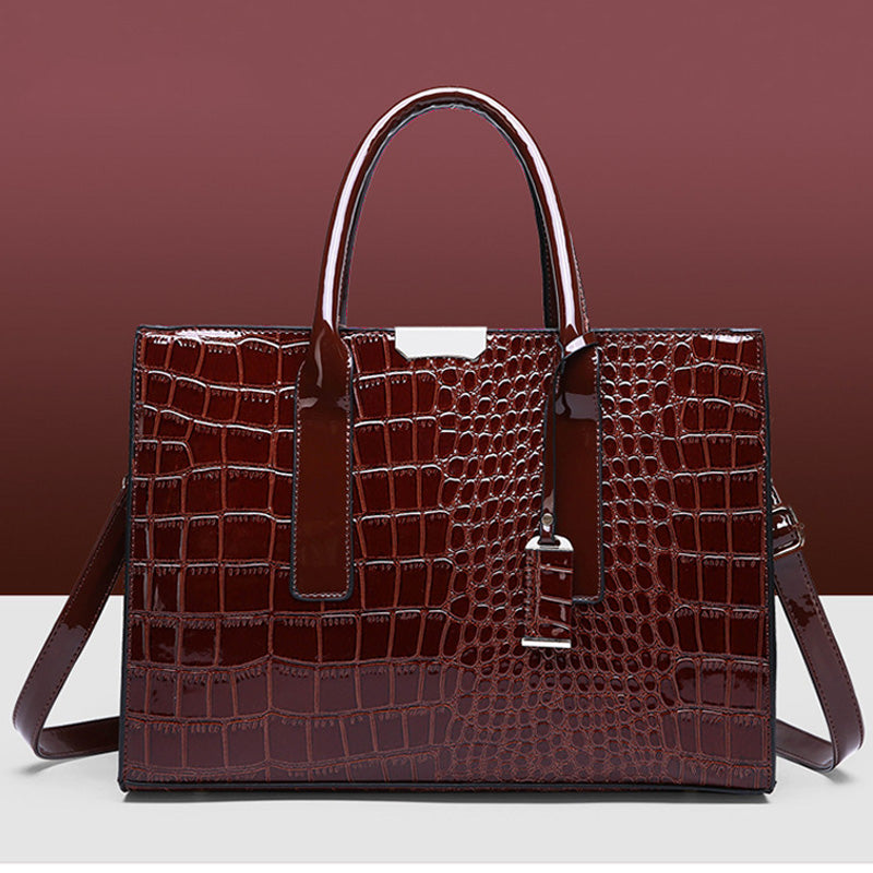 Avtoit | Bag with crocodile embossing.