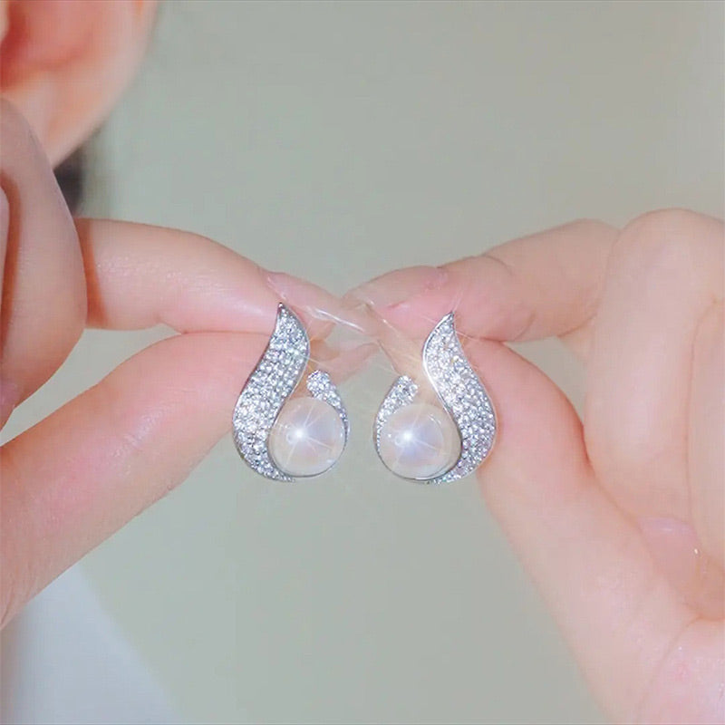 Avtoit | Elegant earrings with pearl imitation and rhinestone